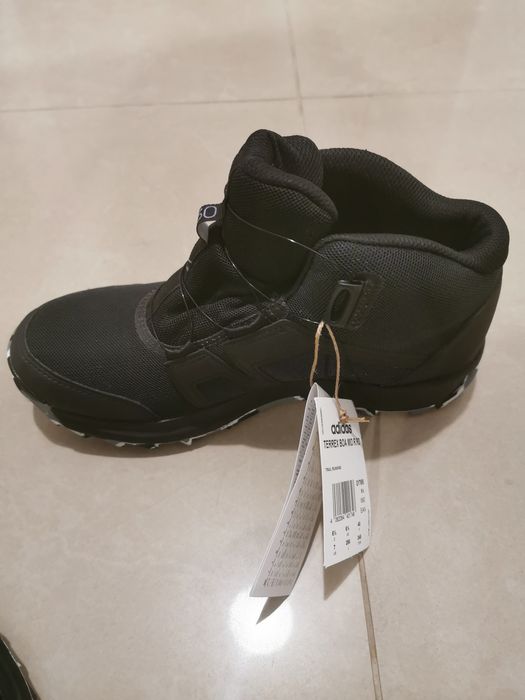 Обувки Adidas нови
