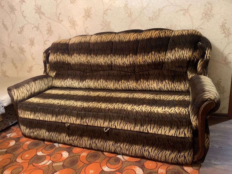 Продам мягкий уголок диван и два кресла