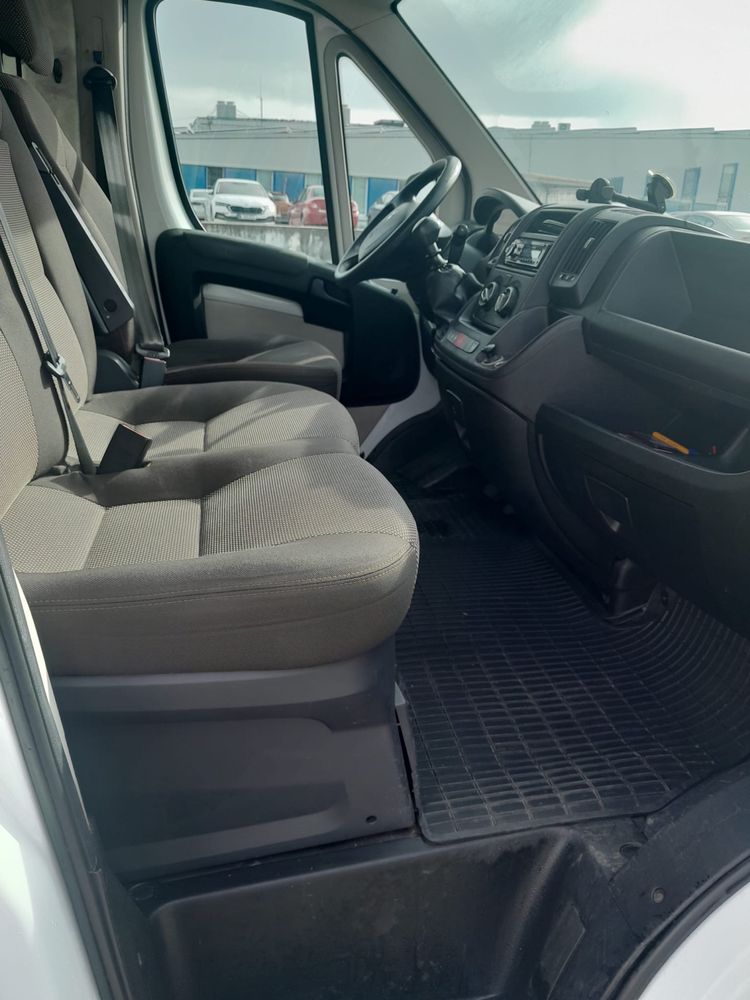 Vindem auto izoterma Peugeot Boxer.