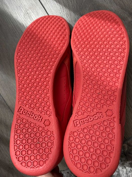 Чисто нови спортни обувки - дамски REEBOK