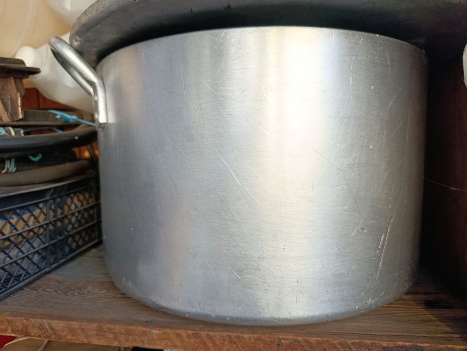Продам кастрюлю алюминиевую 40 литров.