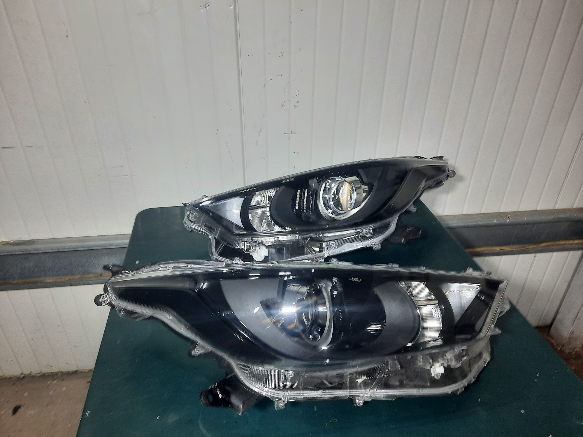 Faruri far stanga dreapta toyota yaris / mazda 2 / 2019 2020 2021 2022