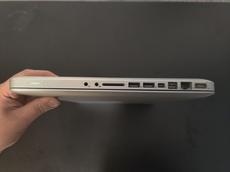 Macbook pro A1286 early 2011 cu i7 - 15 inch