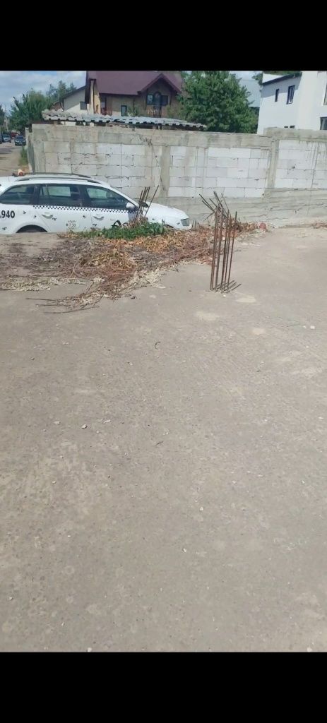 Vind teren în satul costi