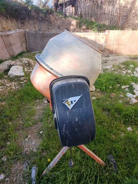 Betoniera   850 w , 165 kg . Aer .centrala gaz