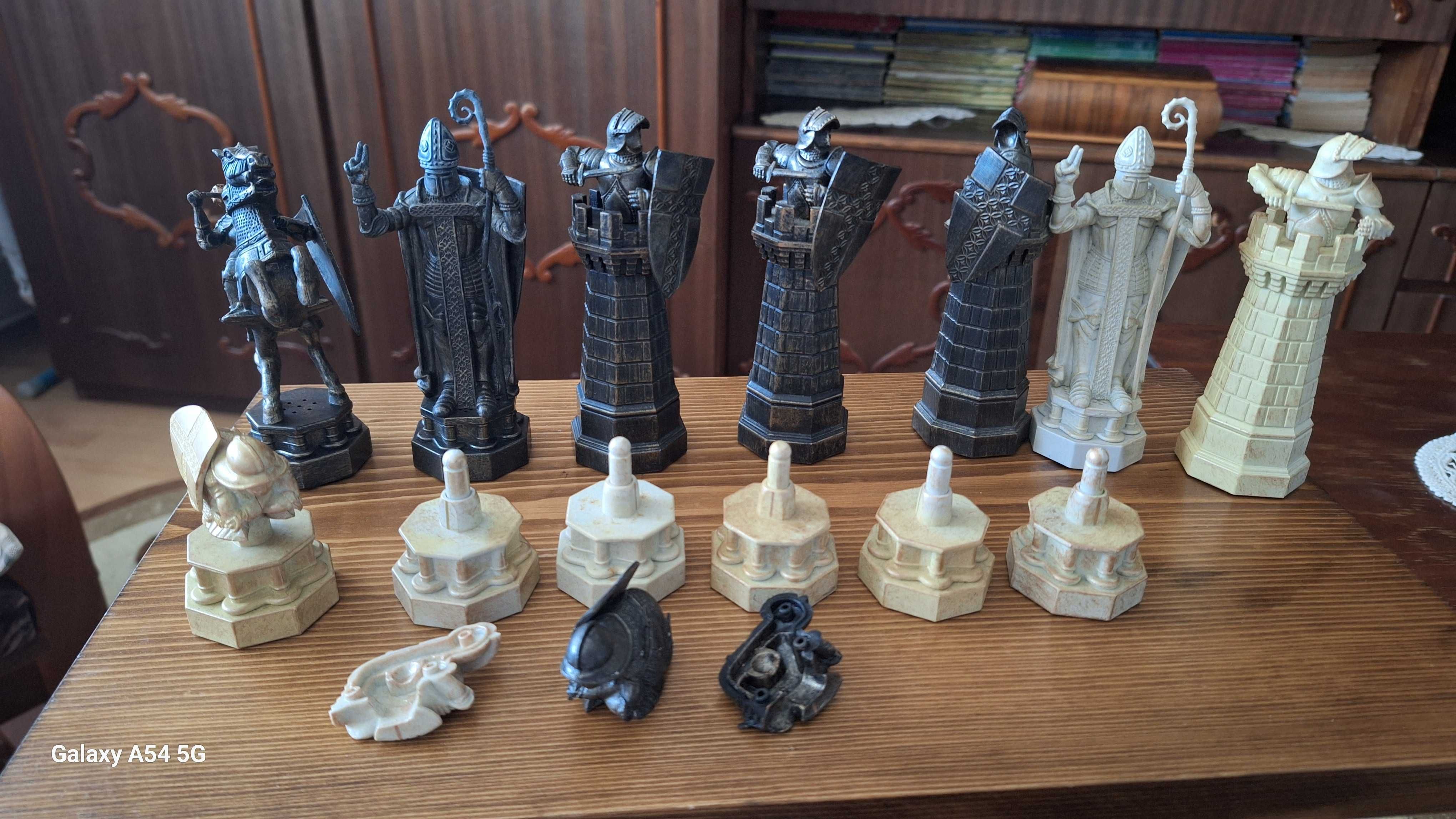 Harry Potter figurine șah ,muzicale incomplet.