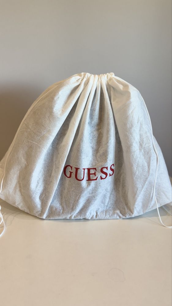 Продам сумку Guess