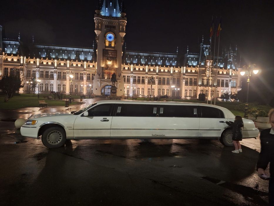 Vând limuzină Lyncon krystal,motor de 4601 cmc An2002, preț 8500 Euro