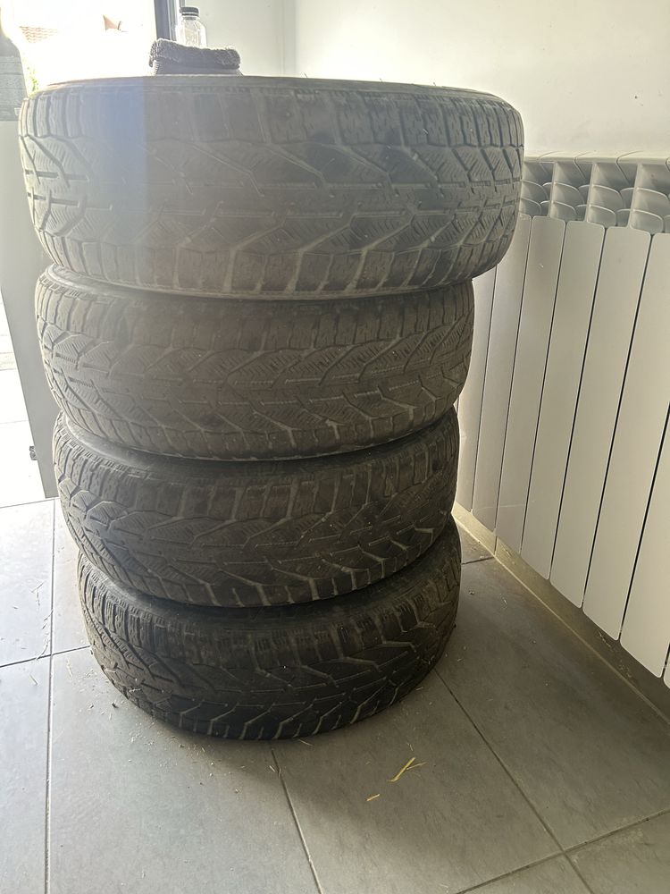 Jante aliaj VW + anvelope iarnă 215/55 R17 – Passat, Bacău