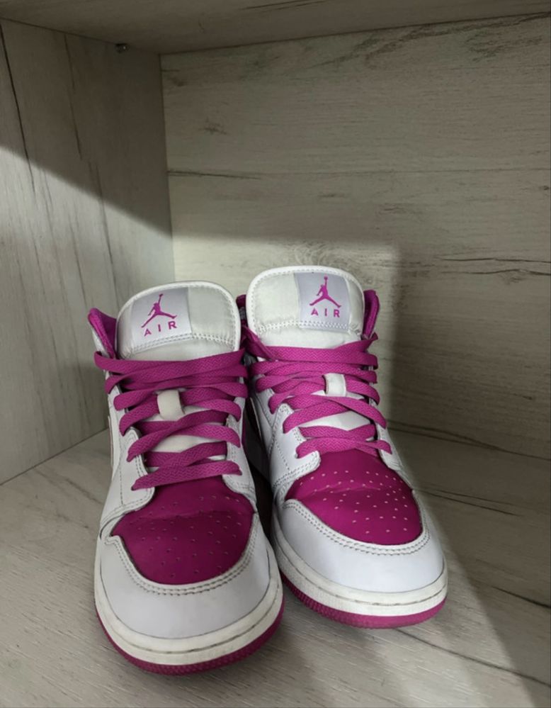 Jordan mid 1 pink fire