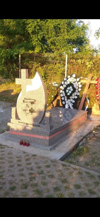 Morminte,cruci,cavouri