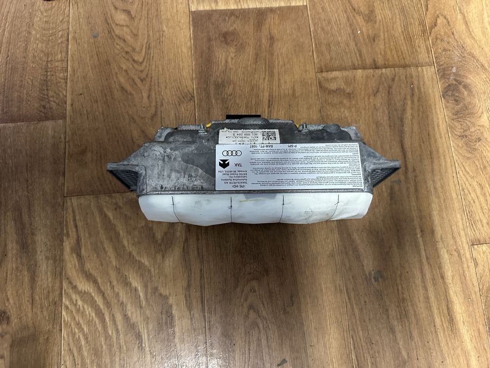 Табло със десен Airbag за Ауди А4 B7