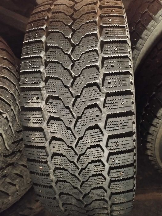 Комплект зимних шин