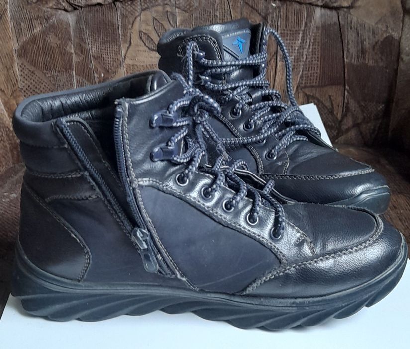 Продам кроссовки подросковые