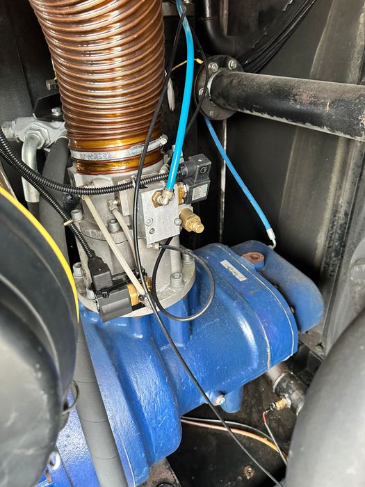 Vand inchiriez motocompresor 25 mc atmos