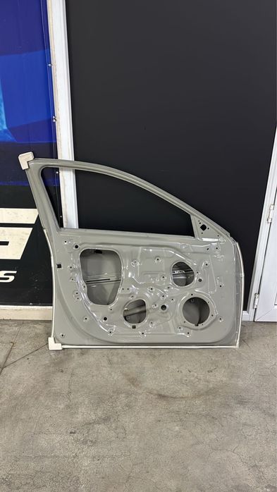 ELANTRA дверь есть