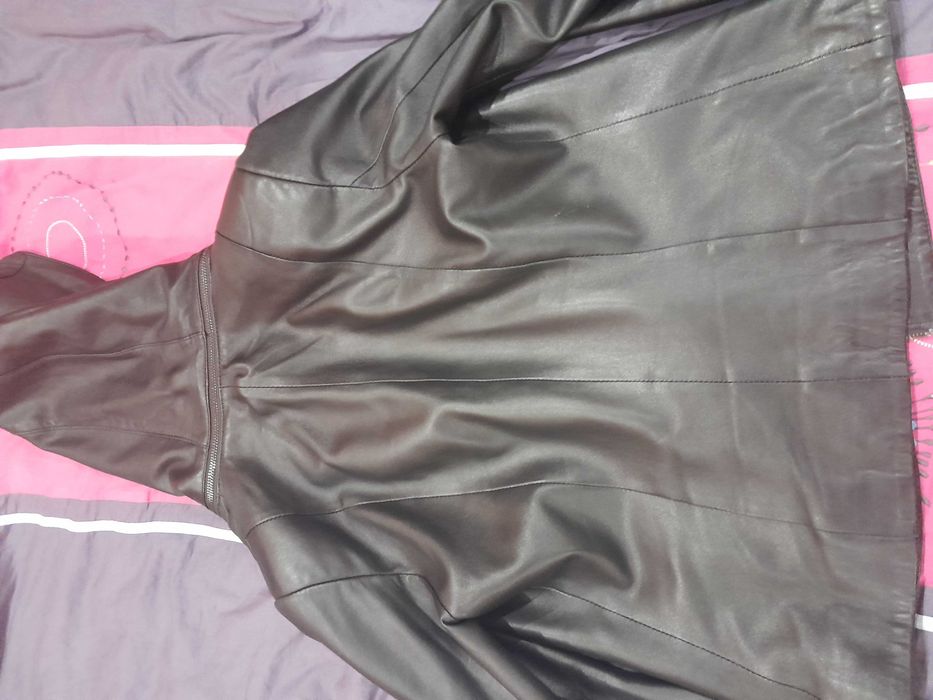 Дамско кожено яке с качулка