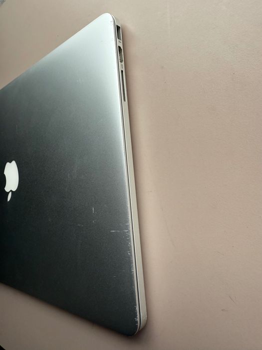 Macbook Pro 15 inch Mid 2015 16 gb ram Radeon