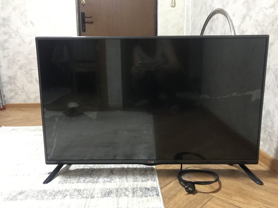 Продам телевизор LG с диагональю 107 на запчасти, не смарт