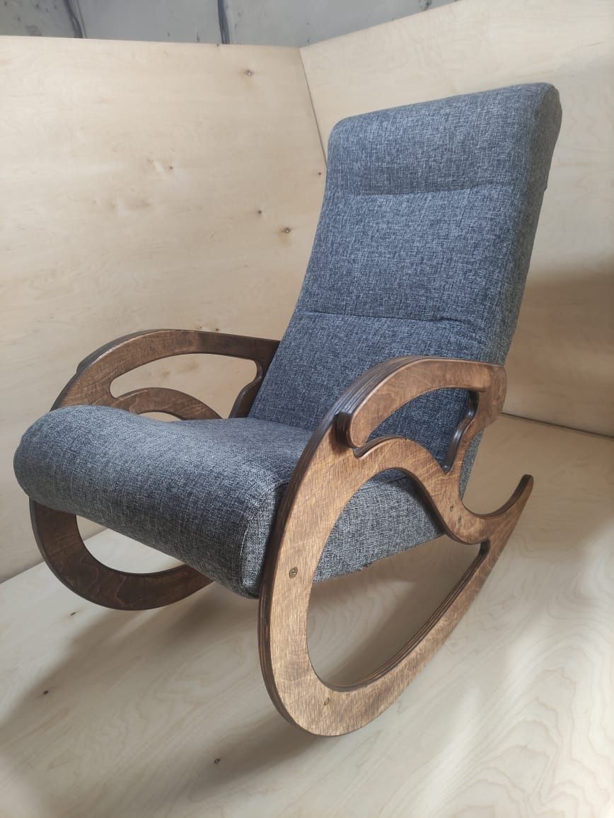 Кресло-качалка для гостинной