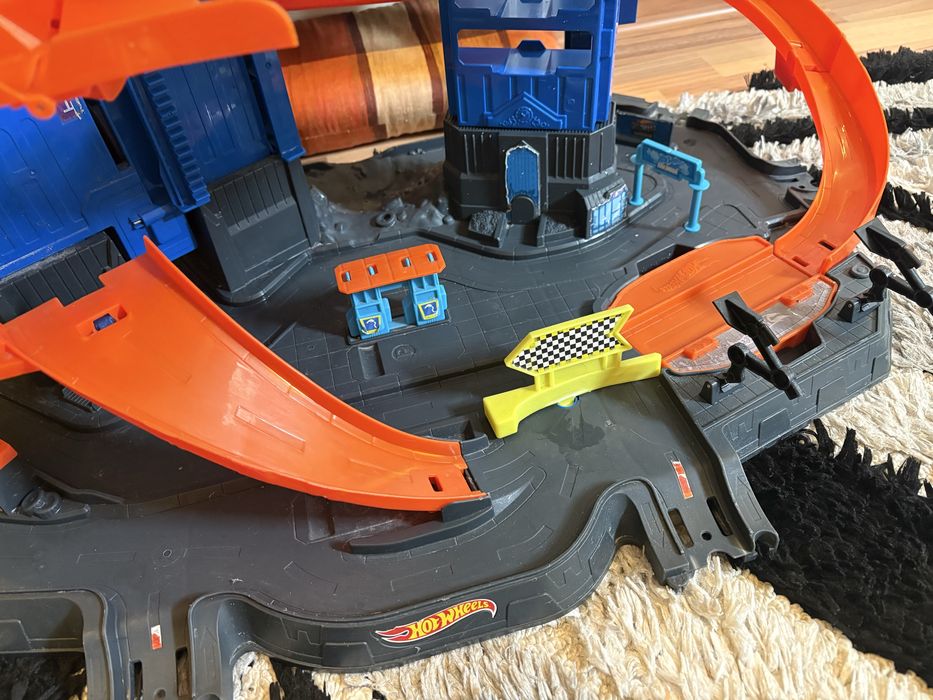 Hot Wheels Ultimate Garage varianta T-Rex