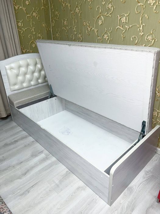 Kravat sotiladi 1 kishilik