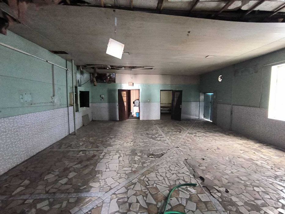 Sotiladi 1 qavat noturar joy - 688 m2 Furqat bogi oldida.