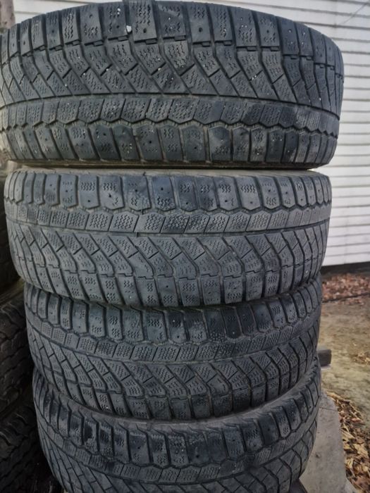 Продам комплект шин 205-65r16