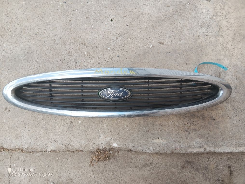 Продавам предна решетка за ford mondeo 96-та година