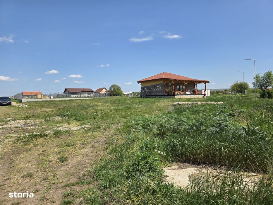 Teren intravilan in suprafata de 1.000 mp, toate util., cartier nou.