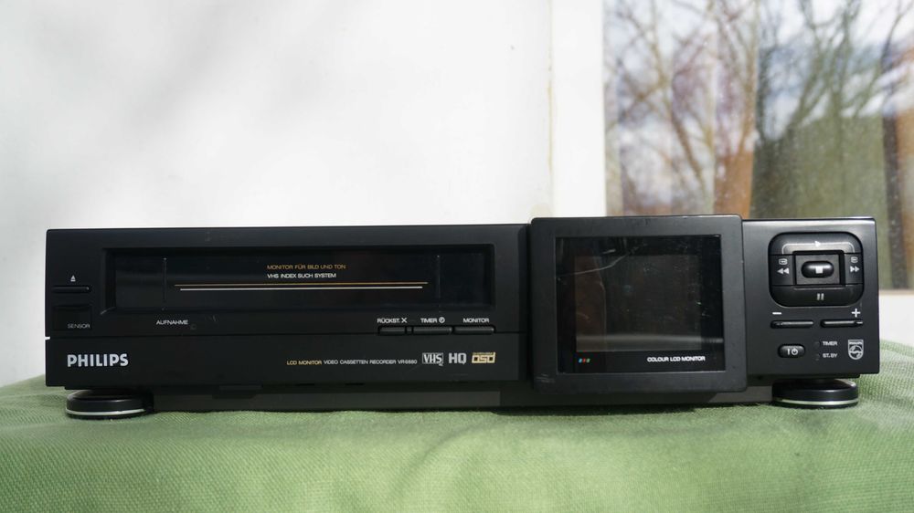 Video recorder VHS Philips VR6880 cu monitor LCD