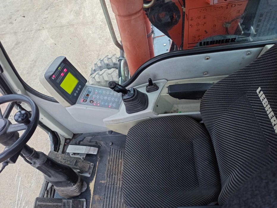 Excavator Liebherr A 900C