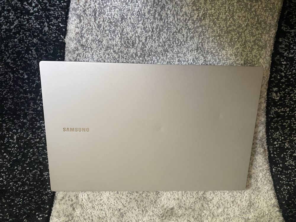 Vand laptop Samsung book 2