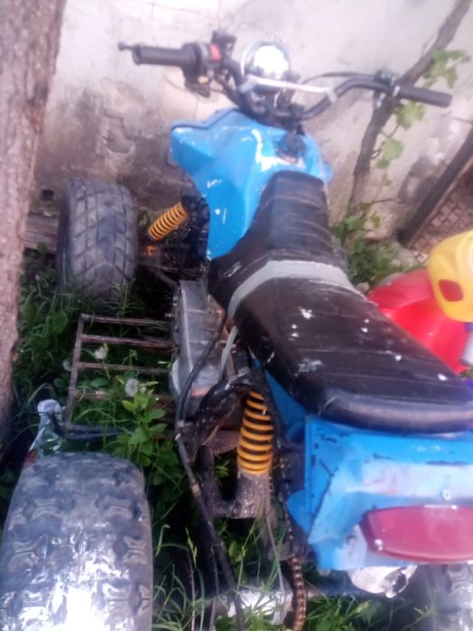 Vand 2 atv-uri pentru reparat sau pentru piese