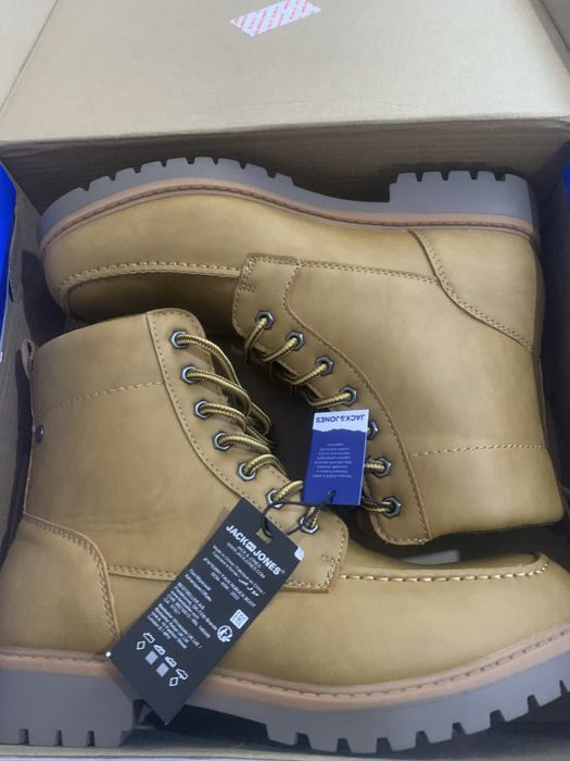 Чисто нови Мъжки зимни обувки jack and jones