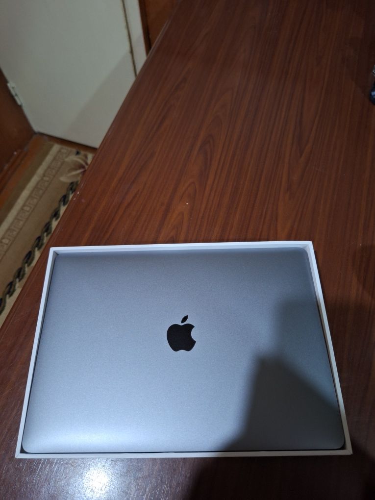 Продаю Apple MacBook Air 13 8/128GB за 330 у.е!