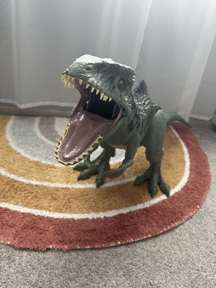 Мега гига огромни динозаври Indominus rex и гигантозавър