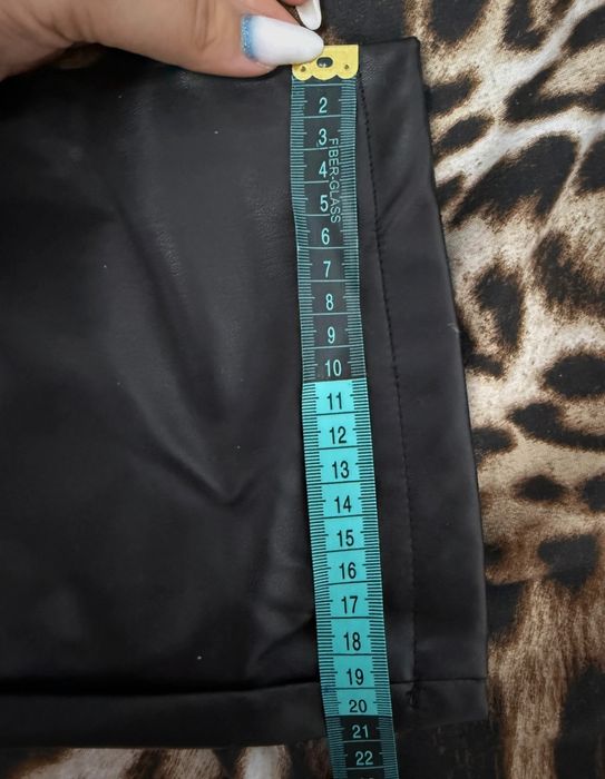 Vand pantaloni piele