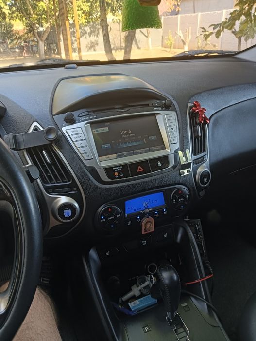 SUV Hyundai i35 full