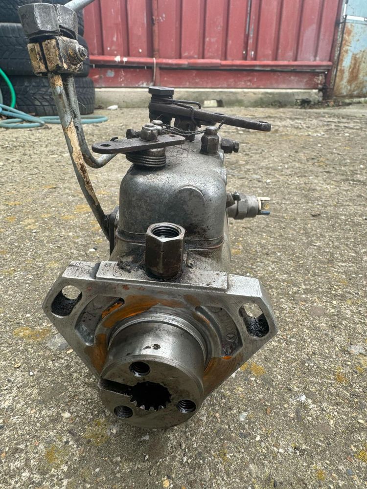 Pompa injectie tractor