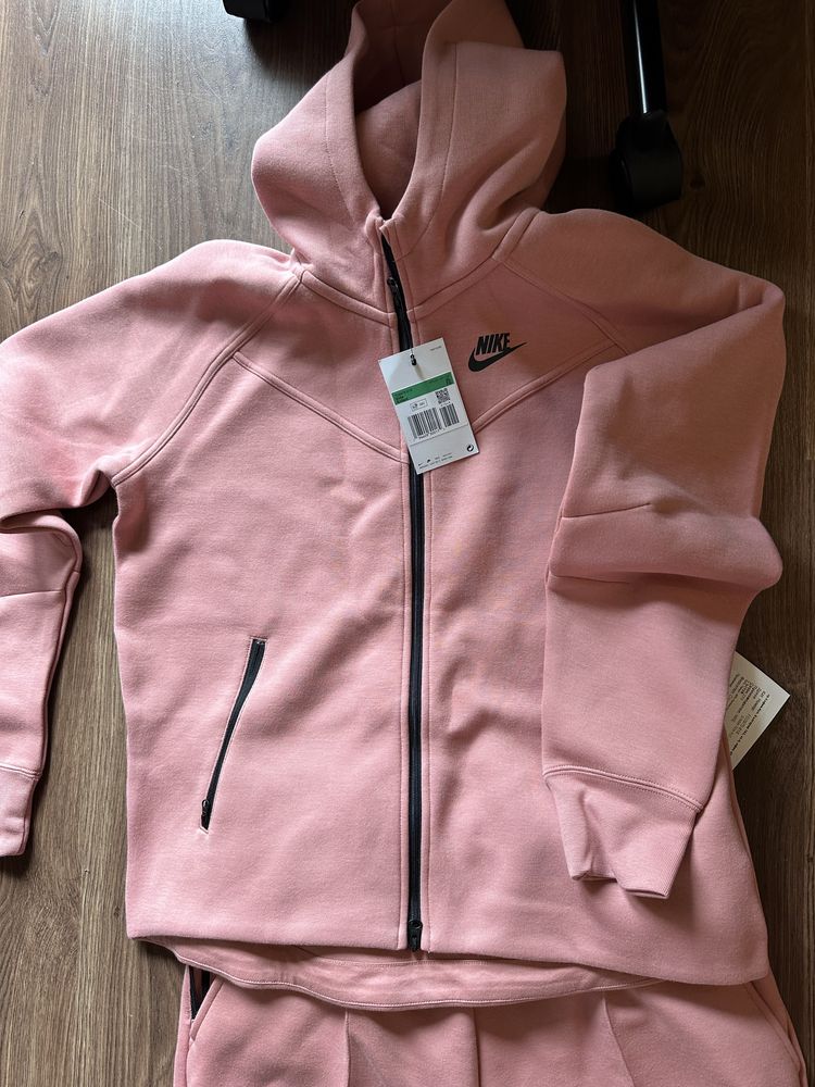 Оригинален nike tech fleece екип