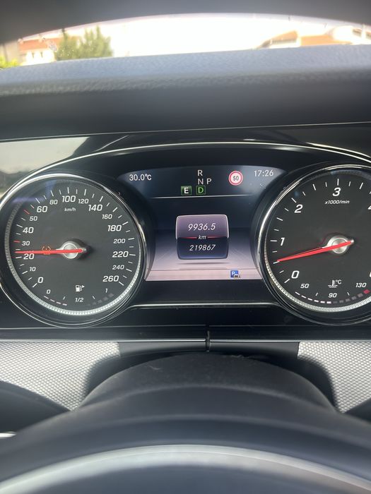Продавам Mercedes E350 d-2018г.