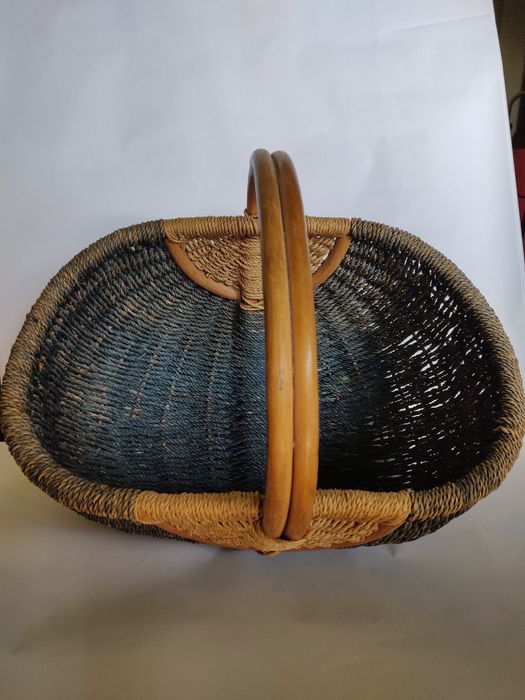 Coș împletit, mâner ratan