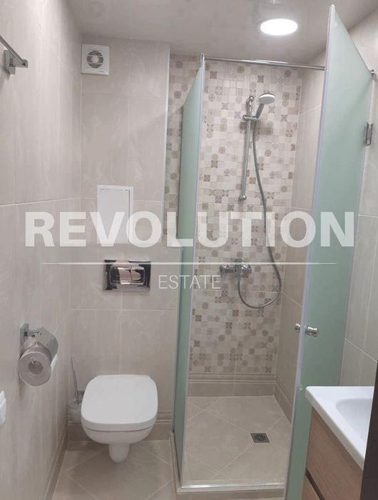 Дава се под наем Двустаен апартамент в Варна, Център - 65 кв.м за 650 € - Снимка #3