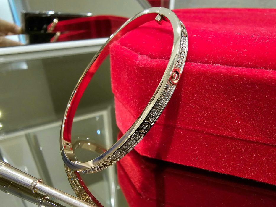 CARTIER Love Small Paved Rose Gold Diamonds Гривна с Отверка