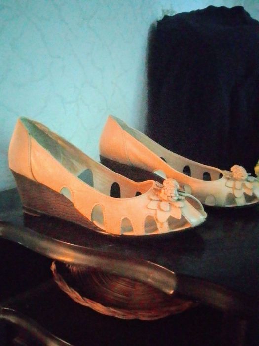Кожаные красивые туфли