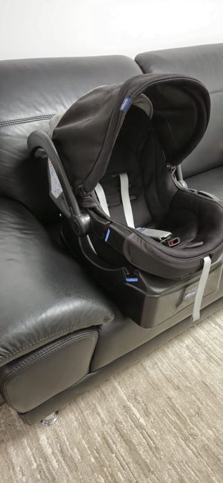 Scoică Chicco cu baza Isofix