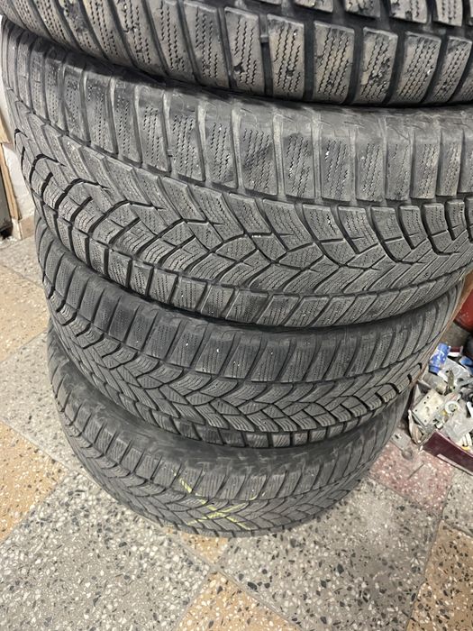 Зимни гуми 235/50/18