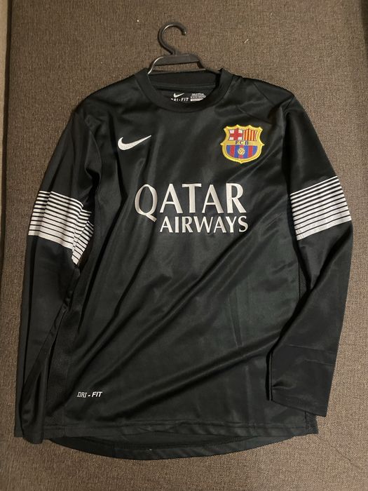 Футболна блуза с дълъг ръкав.