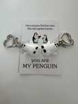 Set Brelocuri Cuplu 2 Pinguini indragostiti Cartonas Mesaj